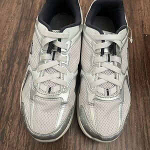 Avia Men's Silver and Gray Sneakers